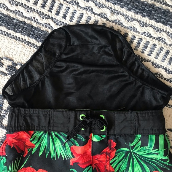 Hibiscus Board Shorts Boys Size 8 Medium w/ built in underwear - Picture 6 of 9